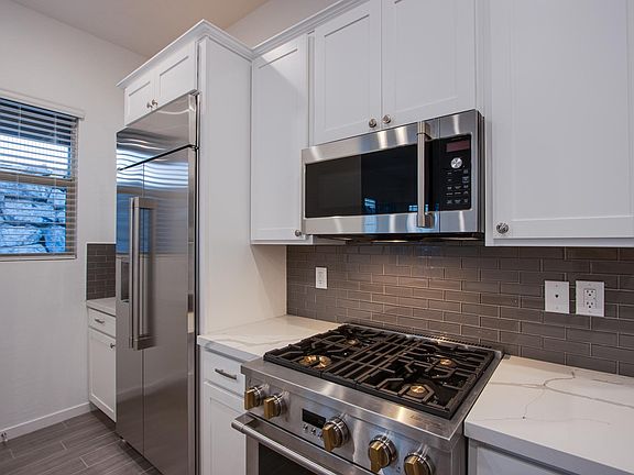 3rd image of 909 Allister Fields Ln
