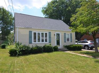 32 Maplehurst Ave, Warwick, RI 02889