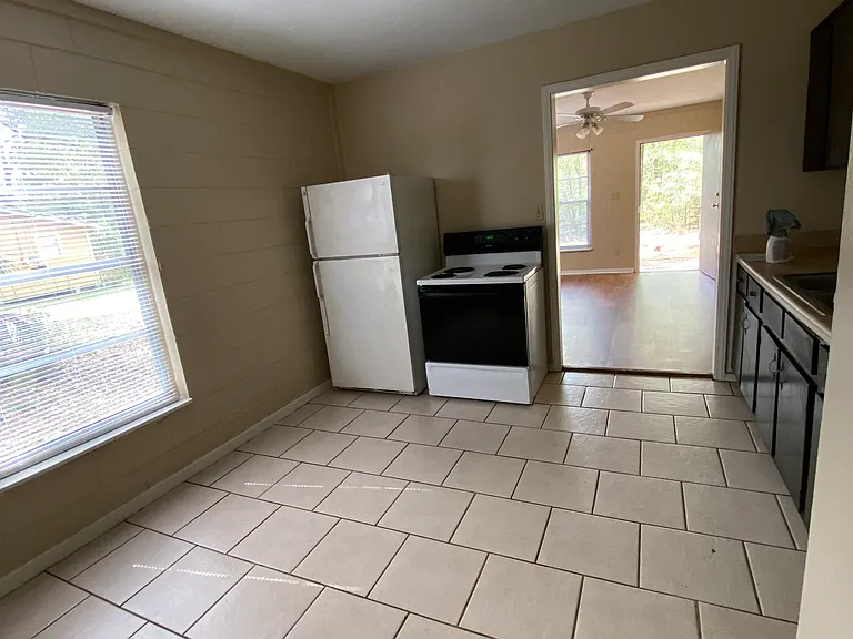 5015 Oleander Dr — Photo 7