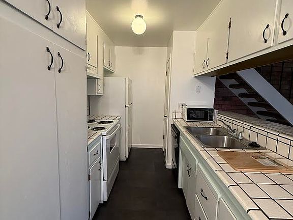 5th image of 9024 Montoya St APT 3