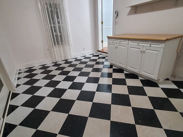 114 W Lexington Ave — Photo 29