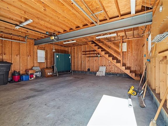 5th image of 411 Mayflower Rd