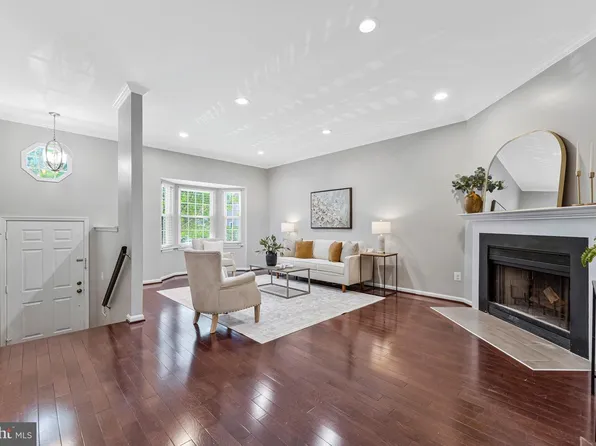 12336 Field Lark Ct, Fairfax, VA 22033