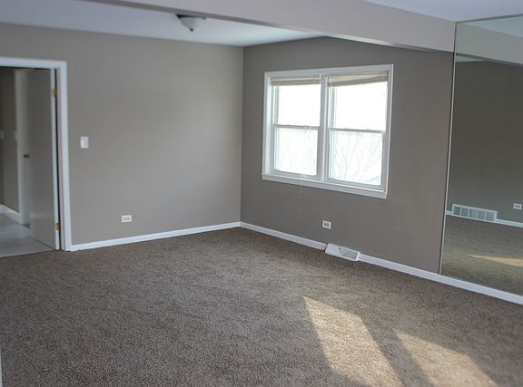 4th image of 16W611 56th Pl #1