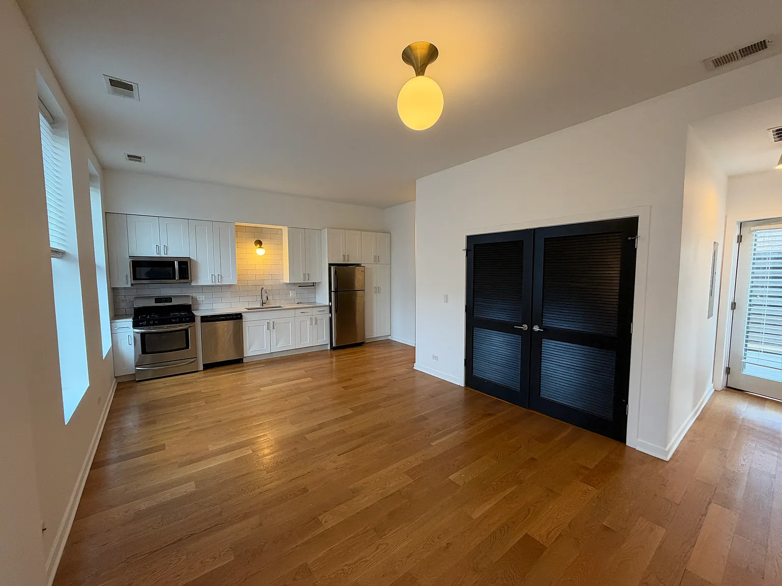 2 bed, 800 sqft, $2,395 — Photo 1