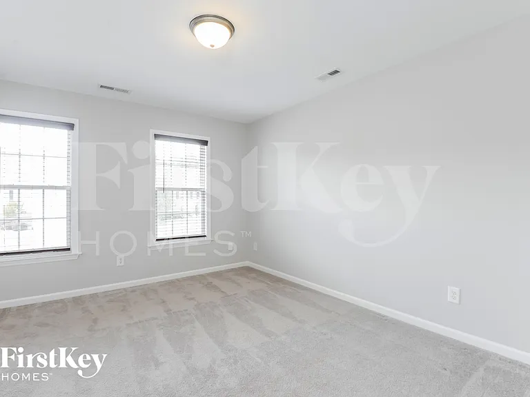 6698 Knob Hill Ct — Photo 12