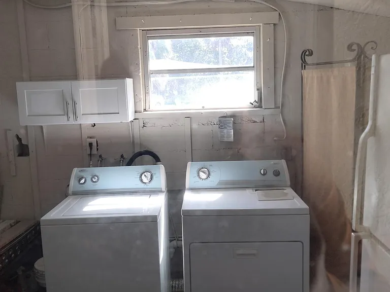 1150 NE County Line Rd — Photo 15