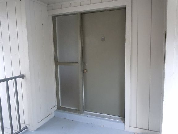 3rd image of 6 Tarragona Ct