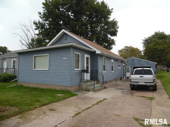 2413 S 14th St, Clinton, IA 52732