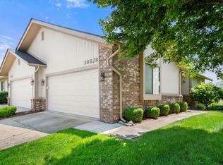 38828 Windmill Pointe S, Clinton Township, MI 48038