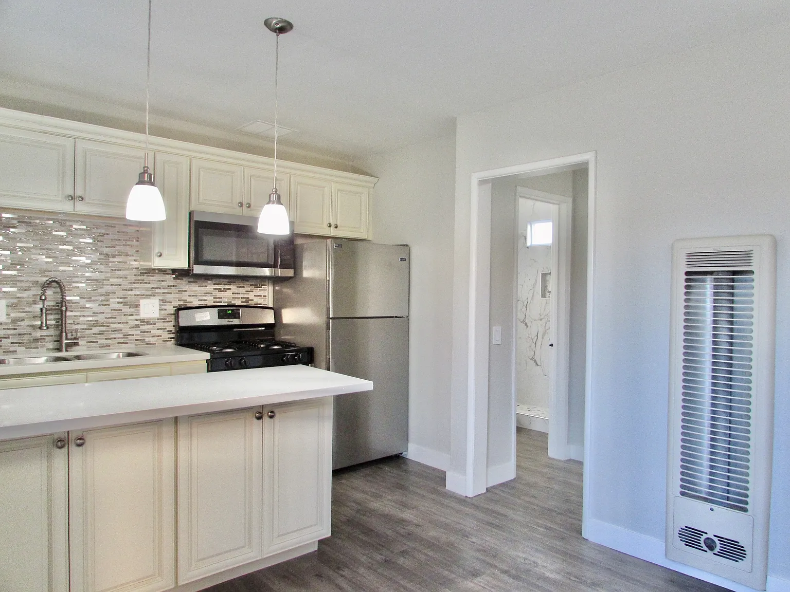 3411 Lexington Ave — Photo 2
