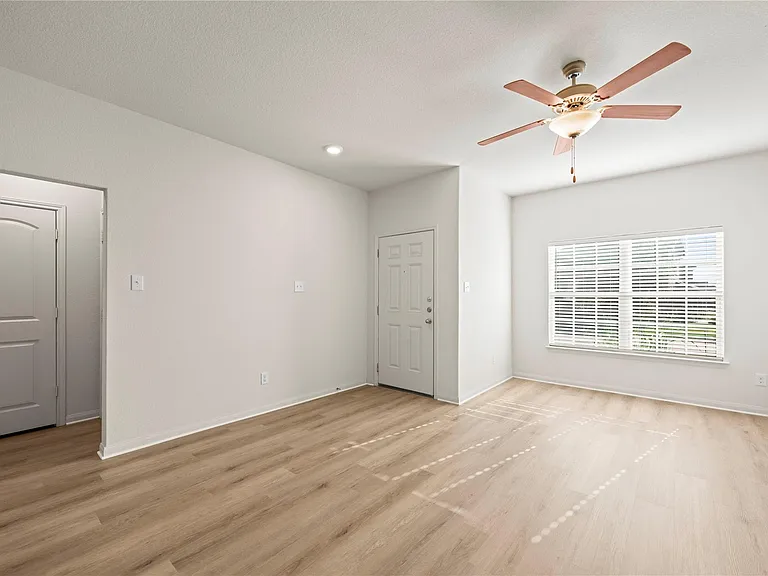 101 Hyacinth Way #1-L — Photo 2
