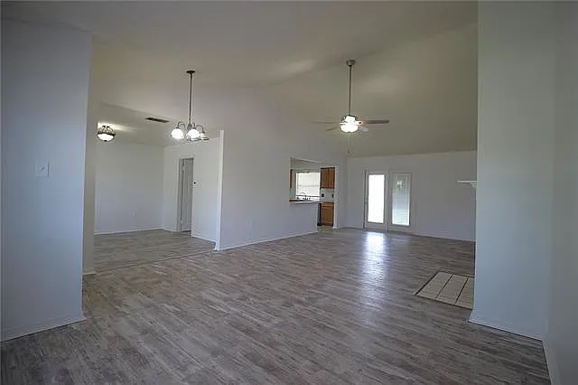 4 bed, 2.0 bath, 2000 sqft, $2,000 — Photo 4
