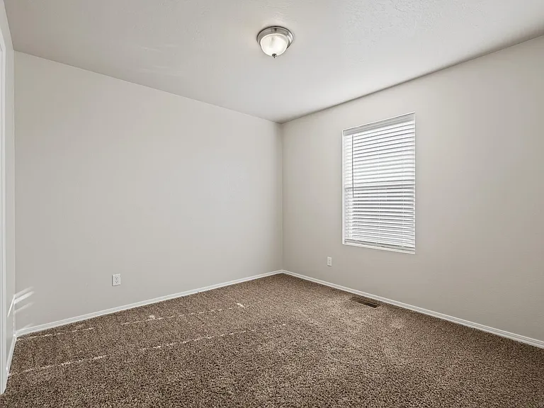 1102 E Rutherglen St — Photo 24