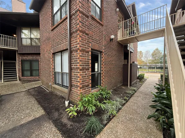 3100 Walnut Bend Ln APT 223, Houston, TX 77042