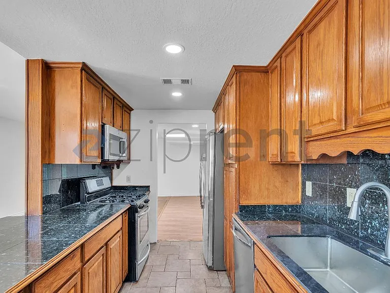 4562 Angeles Ave — Photo 12