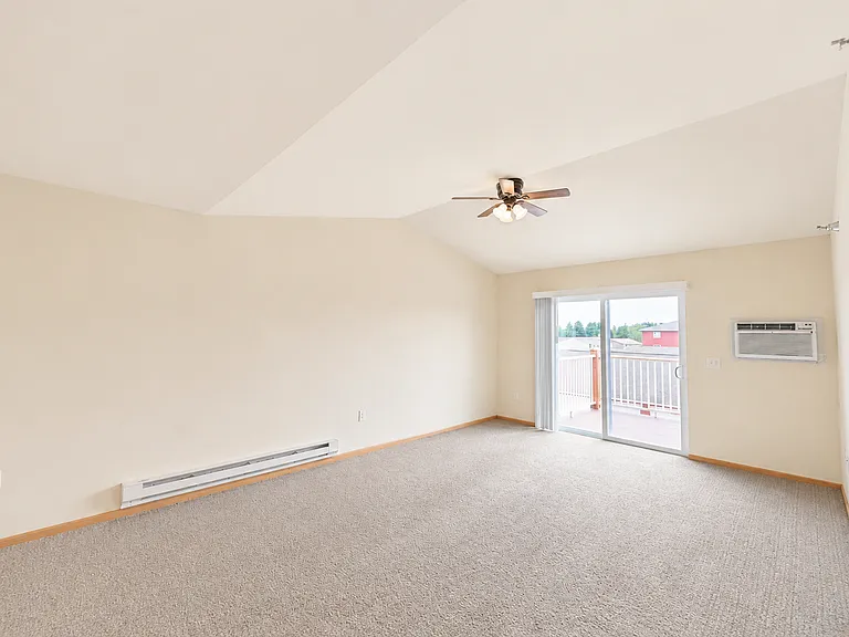 Berry Pointe Luxury Apartments — Photo 17