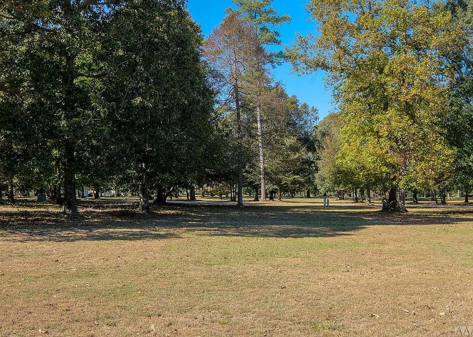 1st image of 237 Lake Wood Dr