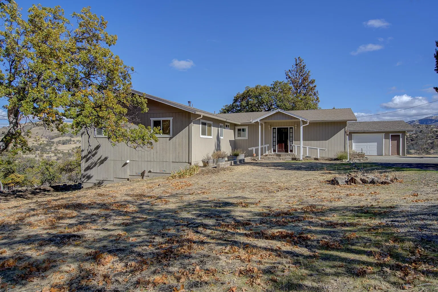 3115 Racoon Dr photo 1