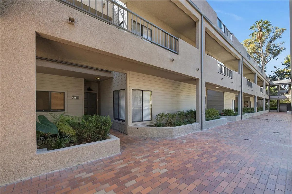 2 bed, 1057 sqft, $3,650 — Photo 3
