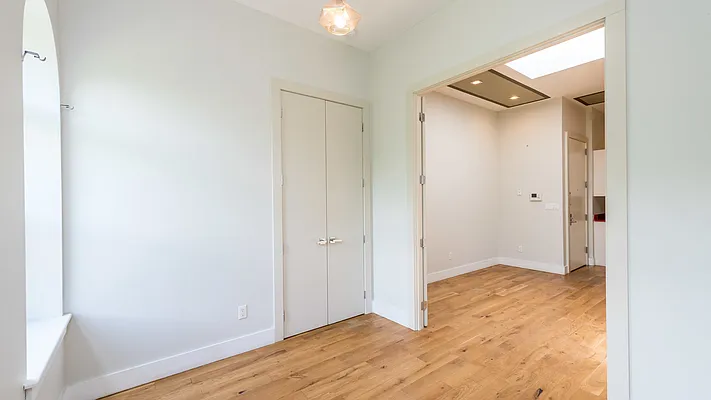 Rented by Nooklyn NYC LLC | media 8