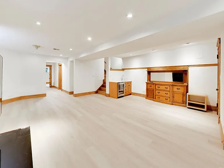 3752 N Wayne Ave — Photo 41
