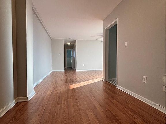 3rd image of 11720 Edgewater Dr APT 916