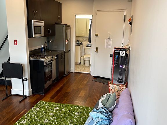 2nd image of 515 E 5th St APT 6D