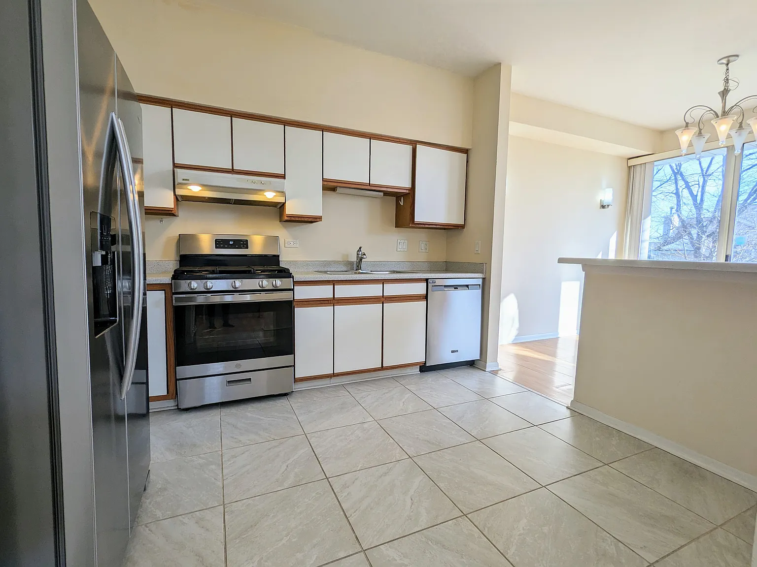2 bed, 2.5 bath, 1394 sqft, $2,300 — Photo 4