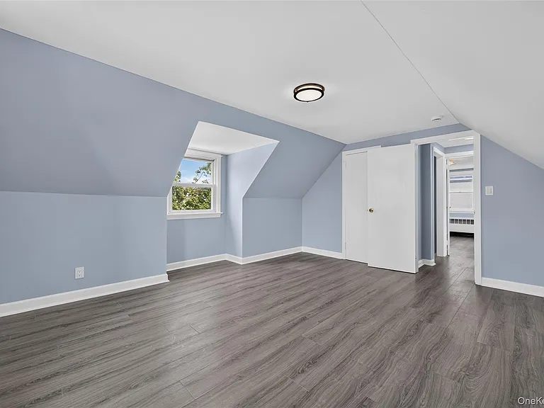 121 Sheridan Ave — Photo 16