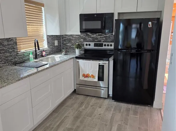 3048 Sunrise Lakes Dr, Sunrise, FL