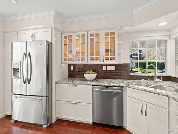 5th image of 15 Baywood Circle