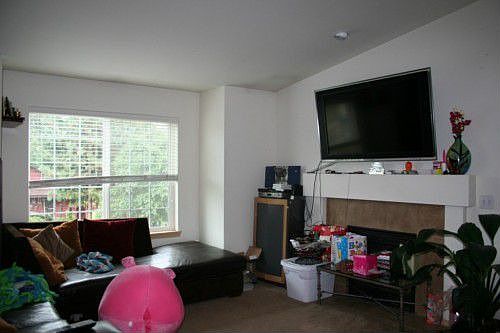 3rd image of 921 S 117th Ct