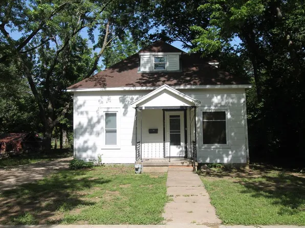 308 S 1st St, Independence, KS 67301