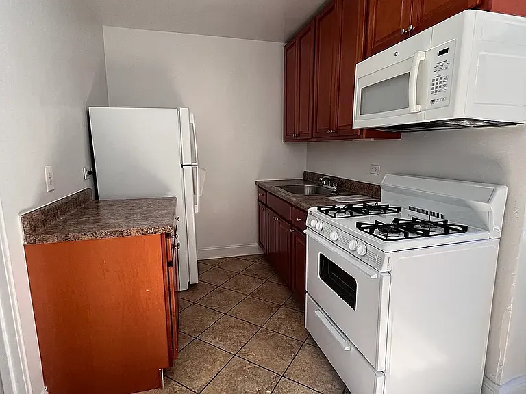 31-77 33rd St #3A — Photo 3