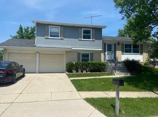 1690 Dover Ct, Hoffman Estates, IL 60192