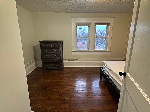 3rd image of 947 Hill St #6