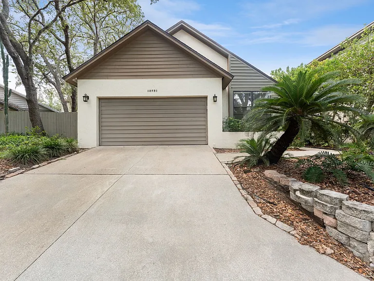 13721 Lazy Oak Dr — Photo 32