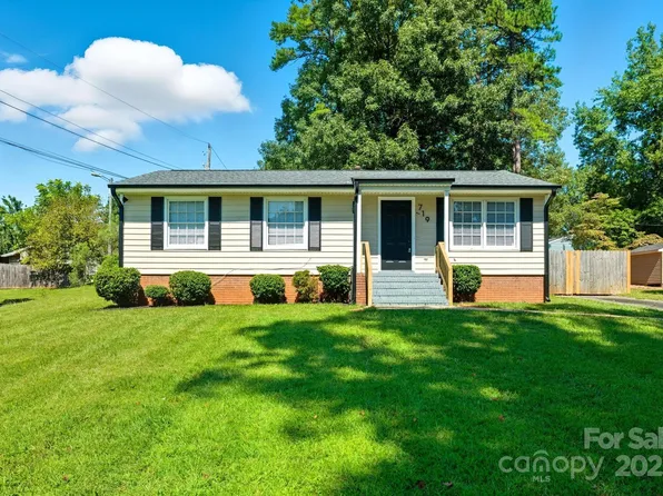 719 Lightspun Ln, Charlotte, NC 28216