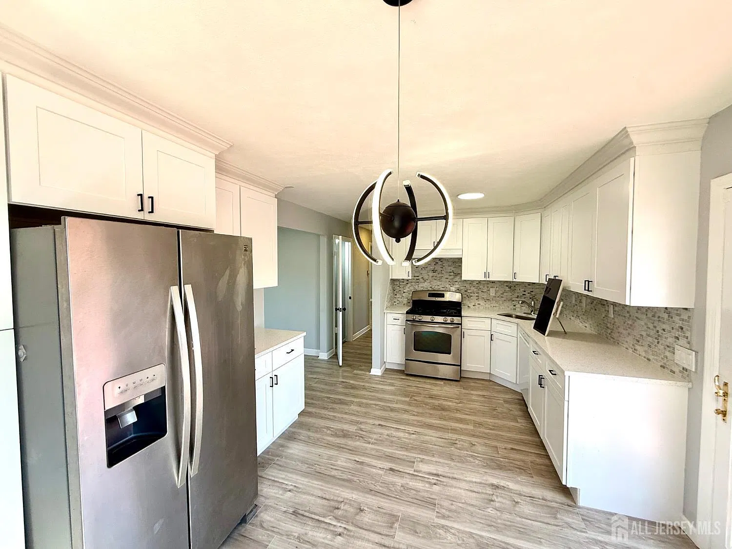 5 bed, 3.0 bath, 2136 sqft, $4,500 — Photo 4