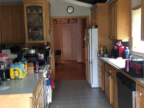 3rd image of 4030 Kootnai St W