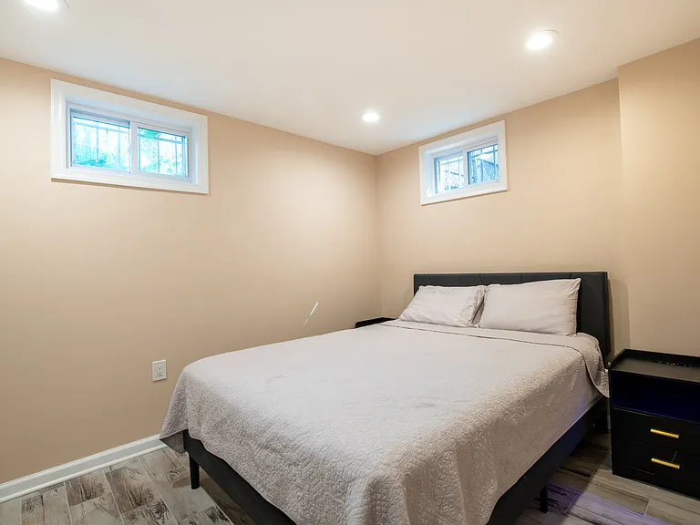 4426 S Dakota Ave NE — Photo 4