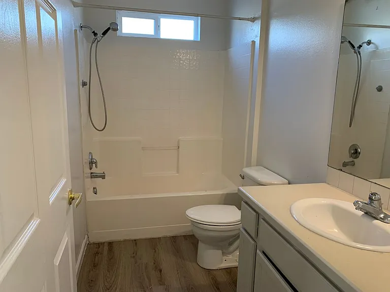 10105 W Garverdale Ln. — Photo 8
