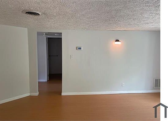 3rd image of 5913 Bartonsville Rd