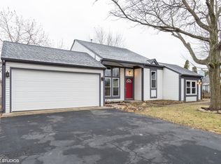 2305 S Crescent Ln, Aurora, IL 60504