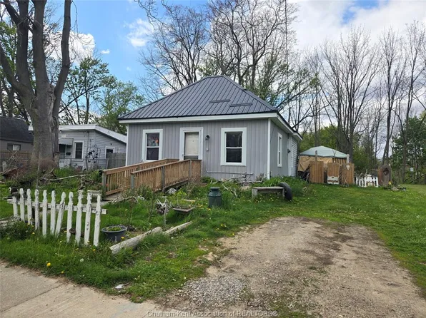 249 King St E, Chatham Kent, ON N7M 3N3
