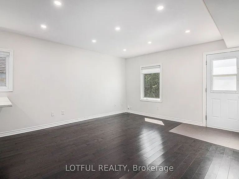278 Shakespeare St #2 — Photo 4