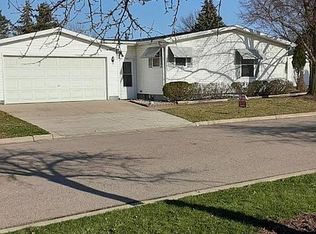 203 Cadgewith W, Lansing, MI 48906