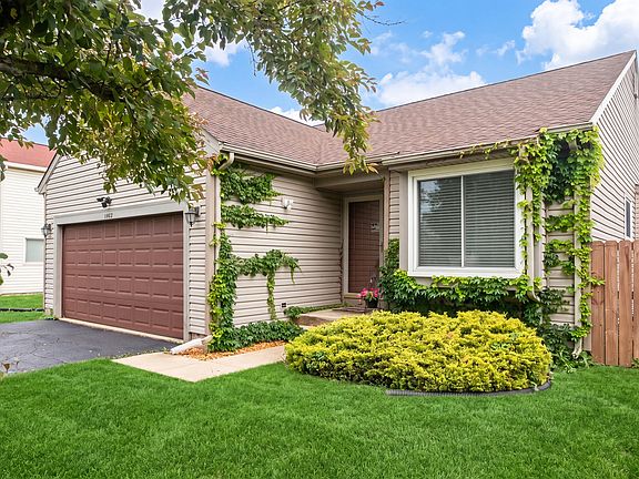 2nd image of 1862 Grosse Pointe Cir