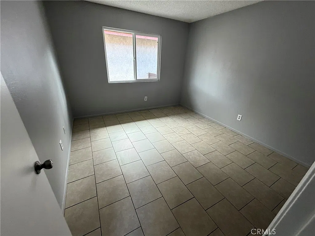 2 bed, 960 sqft, $2,200 — Photo 4